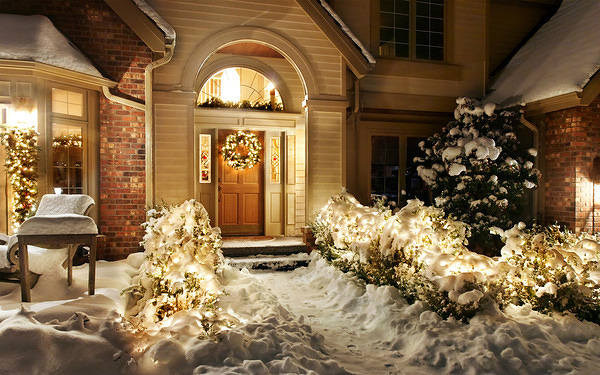 This jpeg image - Christmas Snowy House Wallpaper, is available for free download