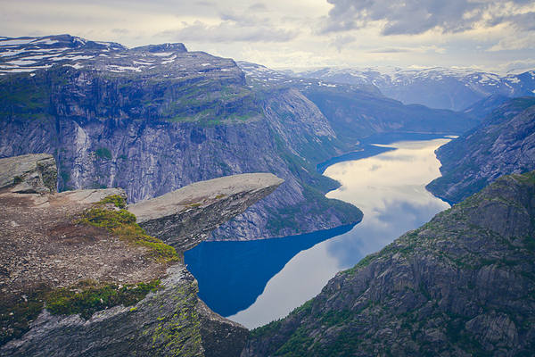 This jpeg image - Trolltunga Norway Wallpaper, is available for free download