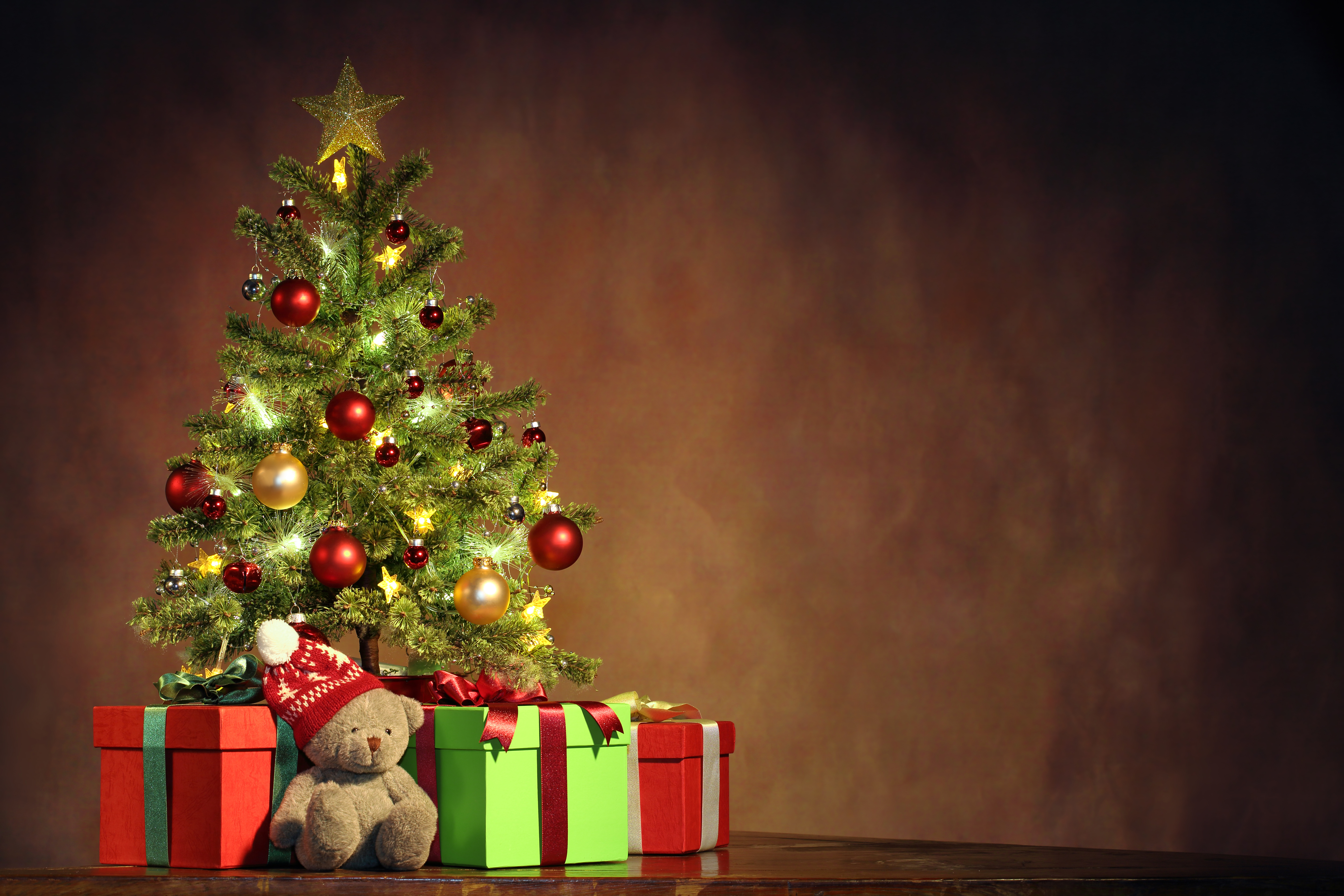 Featured image of post Christmas Tree Bakground - All christmas clip art are png format and transparent background.
