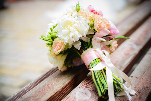 This jpeg image - Background with Bouquet, is available for free download