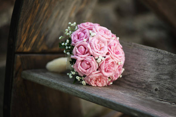 This jpeg image - Background with Pink Roses Bouquet, is available for free download