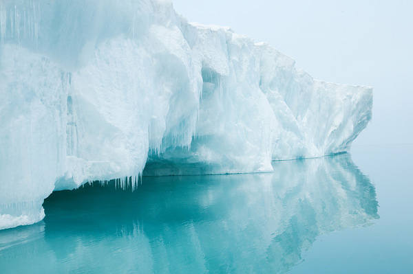 This jpeg image - Beautiful Iceberg Background, is available for free download