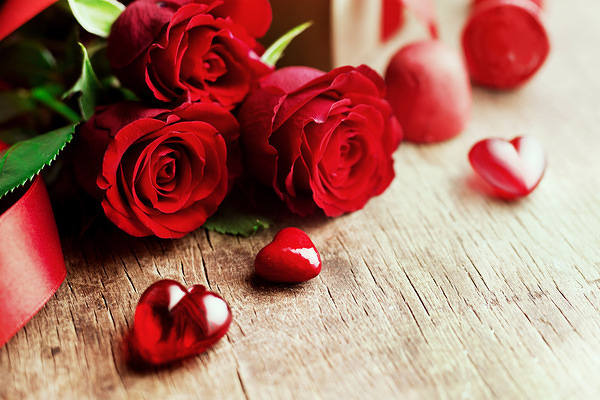 This jpeg image - Valentine's Roses and Hearts Background, is available for free download