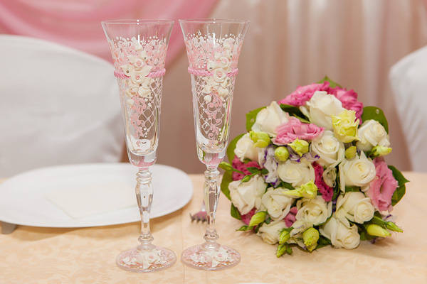 This jpeg image - Wedding Background with Glasses and Bouquet, is available for free download