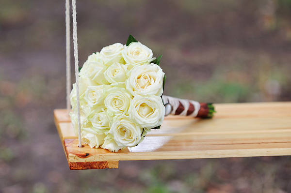 This jpeg image - Wedding Background with White Roses Bouquet, is available for free download
