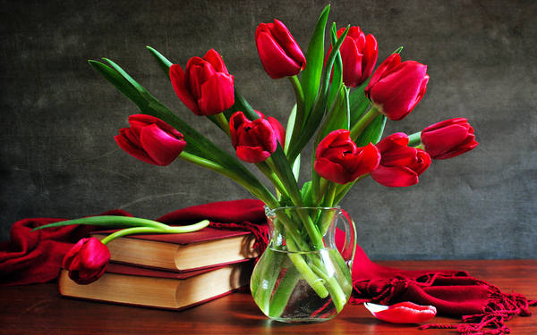 This jpeg image - Beautiful Red Tulips in Vase Wallpaper, is available for free download