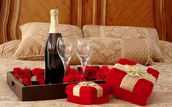 This jpeg image - Romantic Wallpaper with Champagne, is available for free download