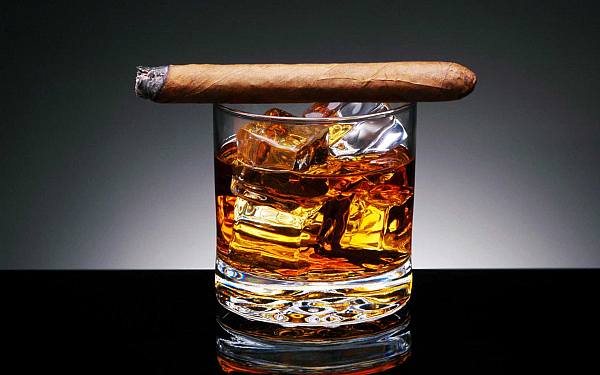 This jpeg image - whyski-cigar-and-whisky-hd-place, is available for free download