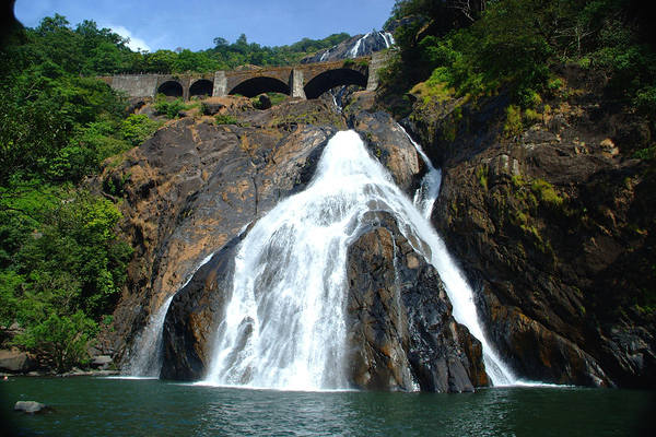 This jpeg image - Dudhsagar Waterfall India Wallpaper, is available for free download