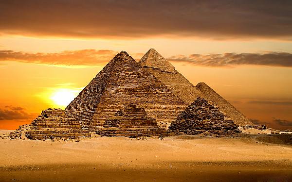 This jpeg image - Egyptian pyramids, is available for free download