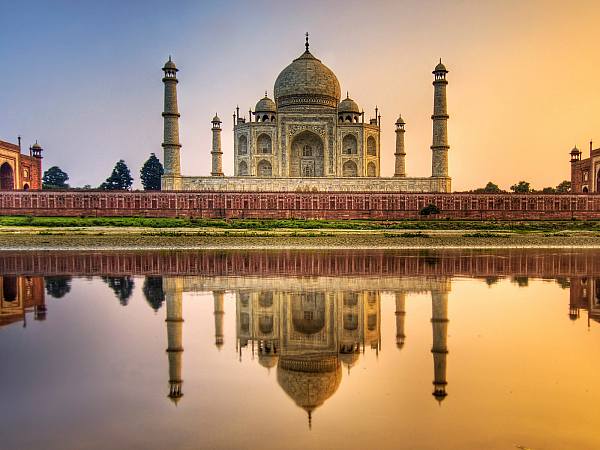 This jpeg image - Taj mahal wallpaper India, is available for free download